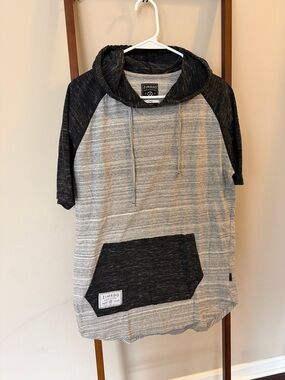 Zimego Men's Short-Sleeve Hooded Shirt in Light Gray and Black